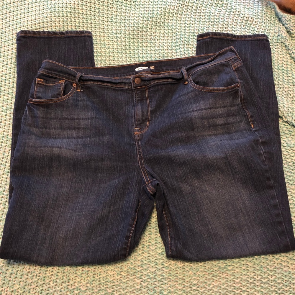 Mid-Rise Curvy Straight Jeans